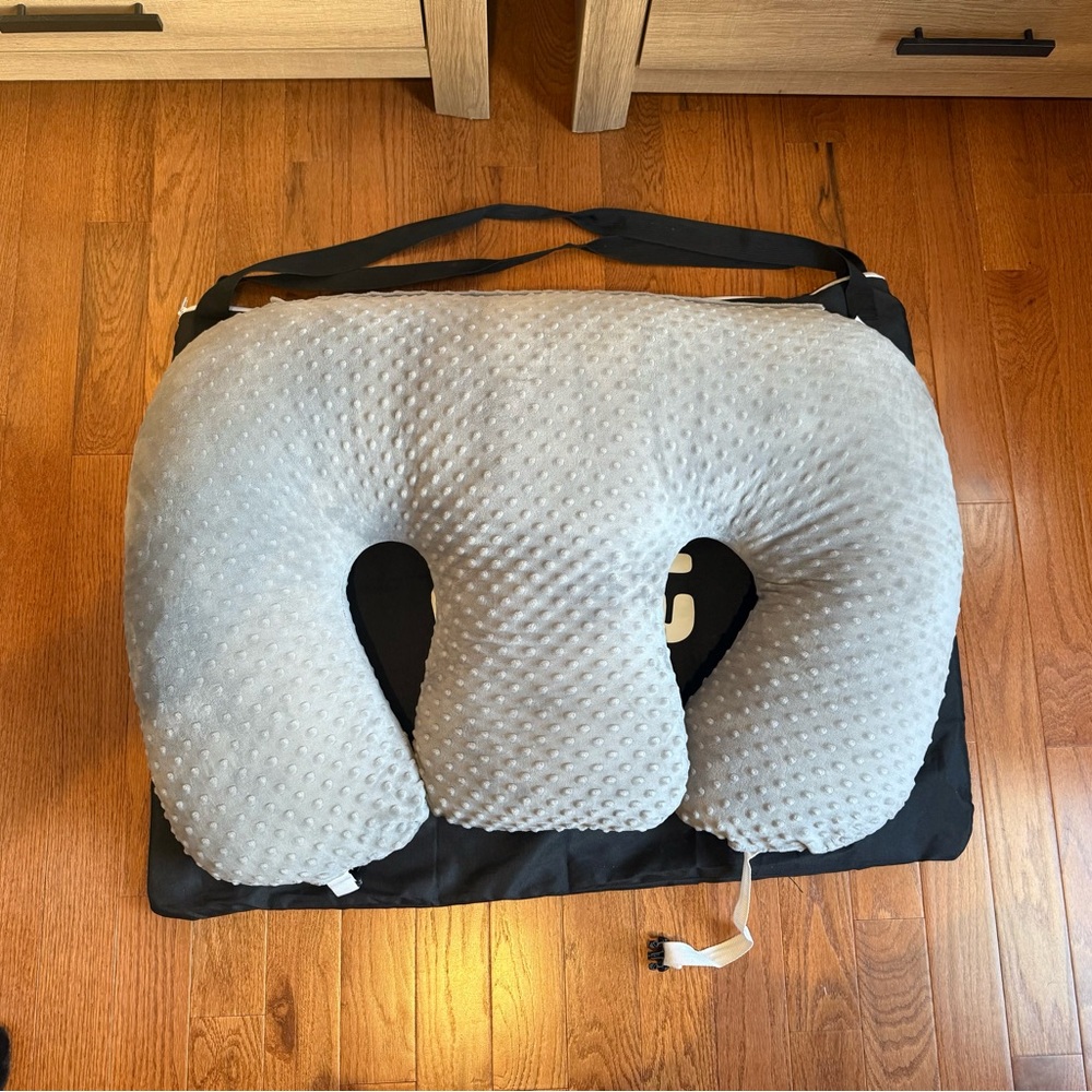 Twin Z Feeding Pillow with carrying bag